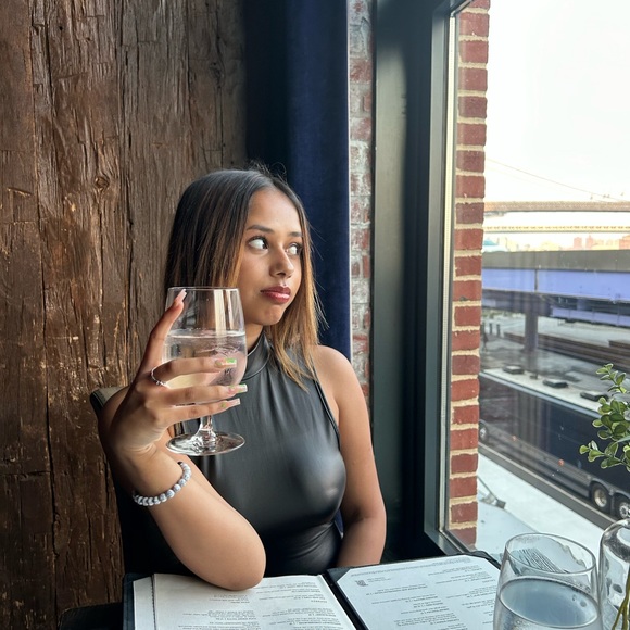 Meet your Posher, Eva hasan - Picture 1 of 1